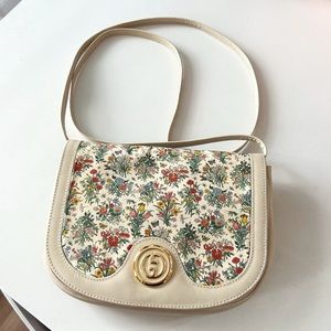 GUCCI Rare Vintage Flora Print GG Crossbody Bag